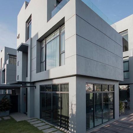 Lavanya H Villa 12A Luxury Bungalow With Private Swimming Pool H 豪华泳池别墅 Pantai Cenang  Exteriör bild